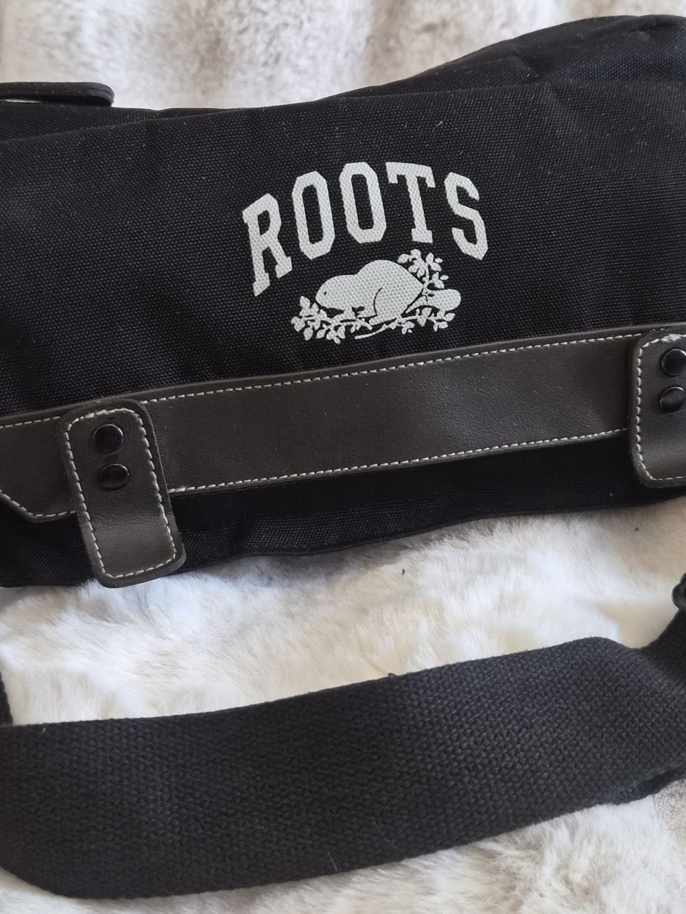Roots Canada Messenger Bag Black Canvas Crossbody Laptop School Travel Satchel